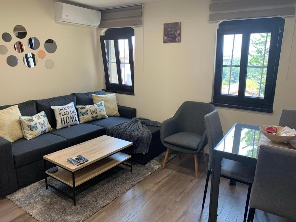 Apartment Zdravets 2, In The Heart Of The Old City Veliko Tărnovo Esterno foto